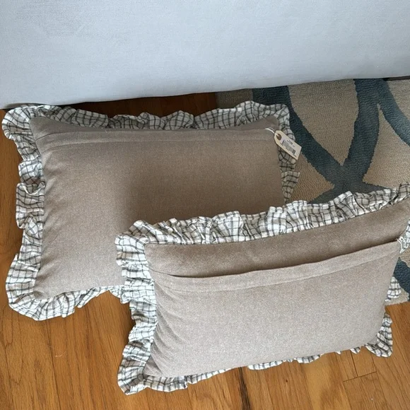 Frontgate Ruffled Pillows - 20” x 14” - Picture 16 of 16